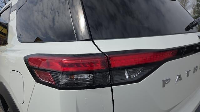 2024 Nissan Pathfinder S