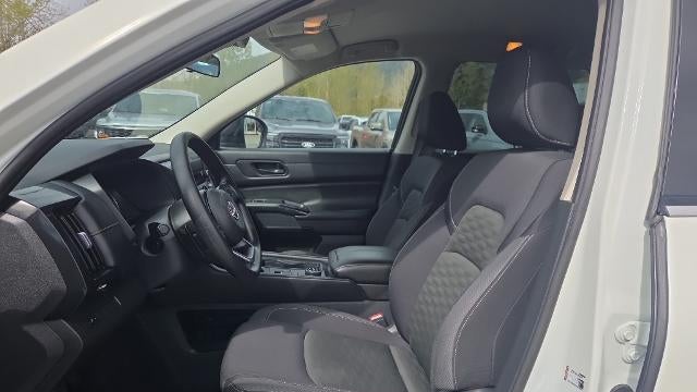 2024 Nissan Pathfinder S