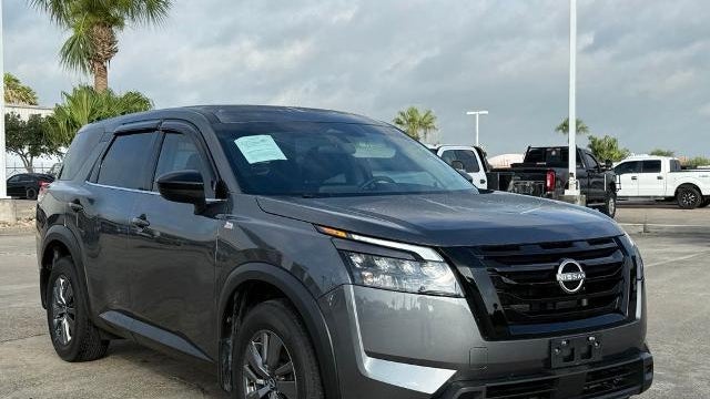 2025 Nissan Pathfinder S