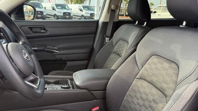 2025 Nissan Pathfinder S