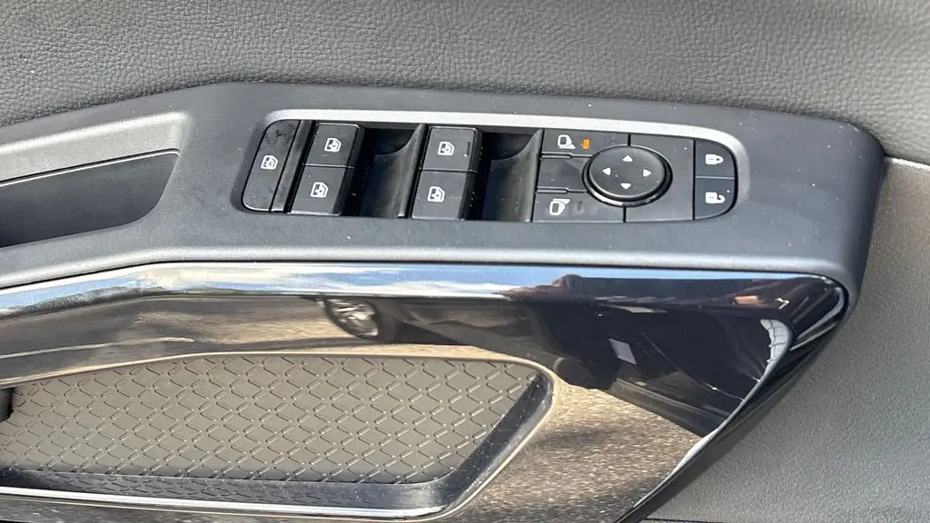 2026 Nissan Pathfinder S