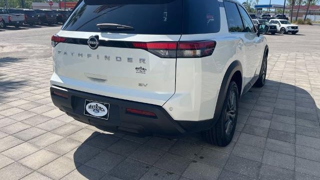2024 Nissan Pathfinder SV