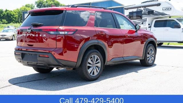 2025 Nissan Pathfinder SV