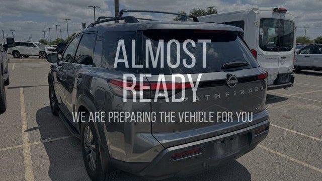 2022 Nissan Pathfinder SV