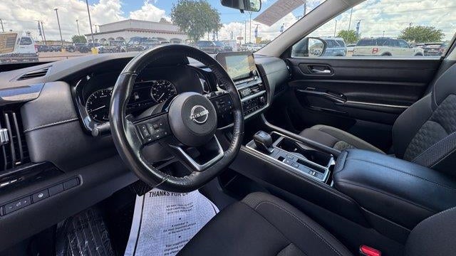 2022 Nissan Pathfinder SV