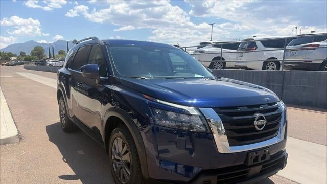 2024 Nissan Pathfinder SV