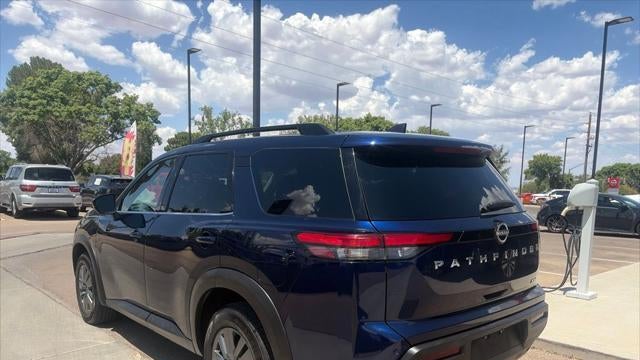 2024 Nissan Pathfinder SV