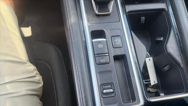 2024 Nissan Pathfinder SV