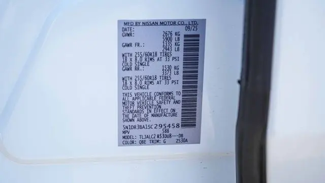 2025 Nissan Pathfinder SV