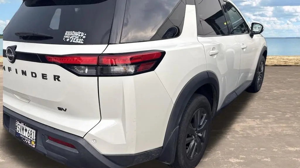 2022 Nissan Pathfinder SV