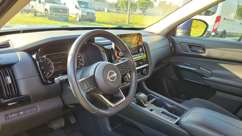 2024 Nissan Pathfinder SV