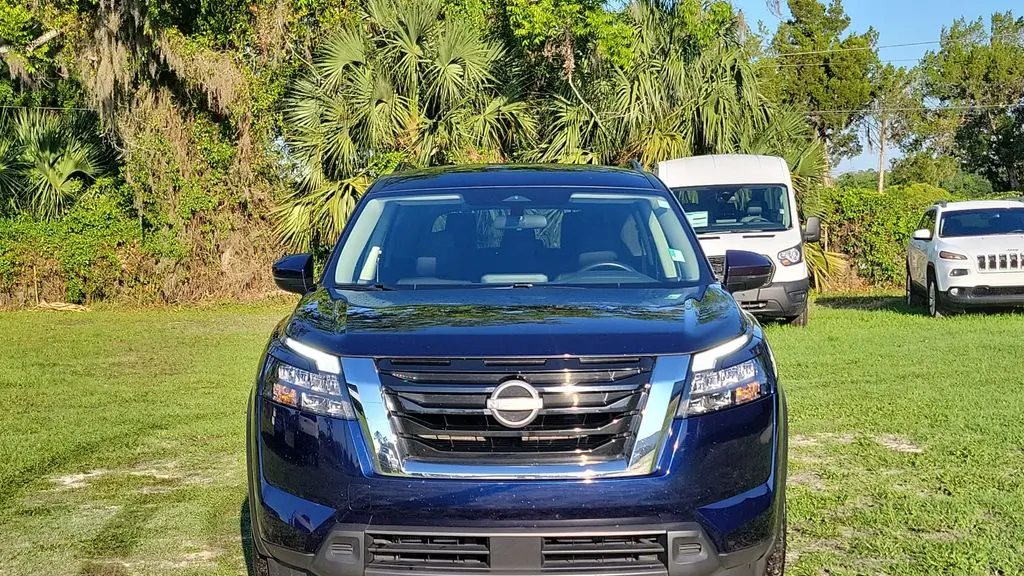2024 Nissan Pathfinder SV