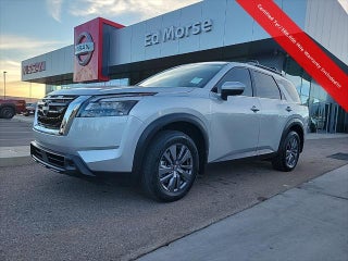 2024 Nissan Pathfinder with Brilliant Silver Metallic Exterior