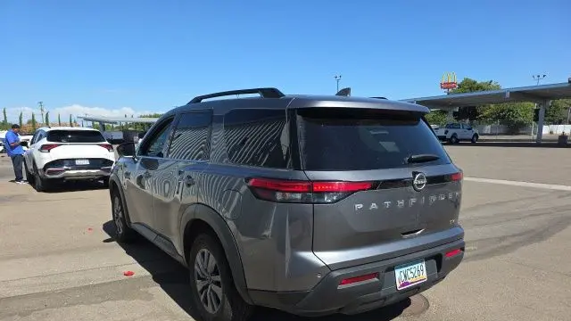 2024 Nissan Pathfinder SV