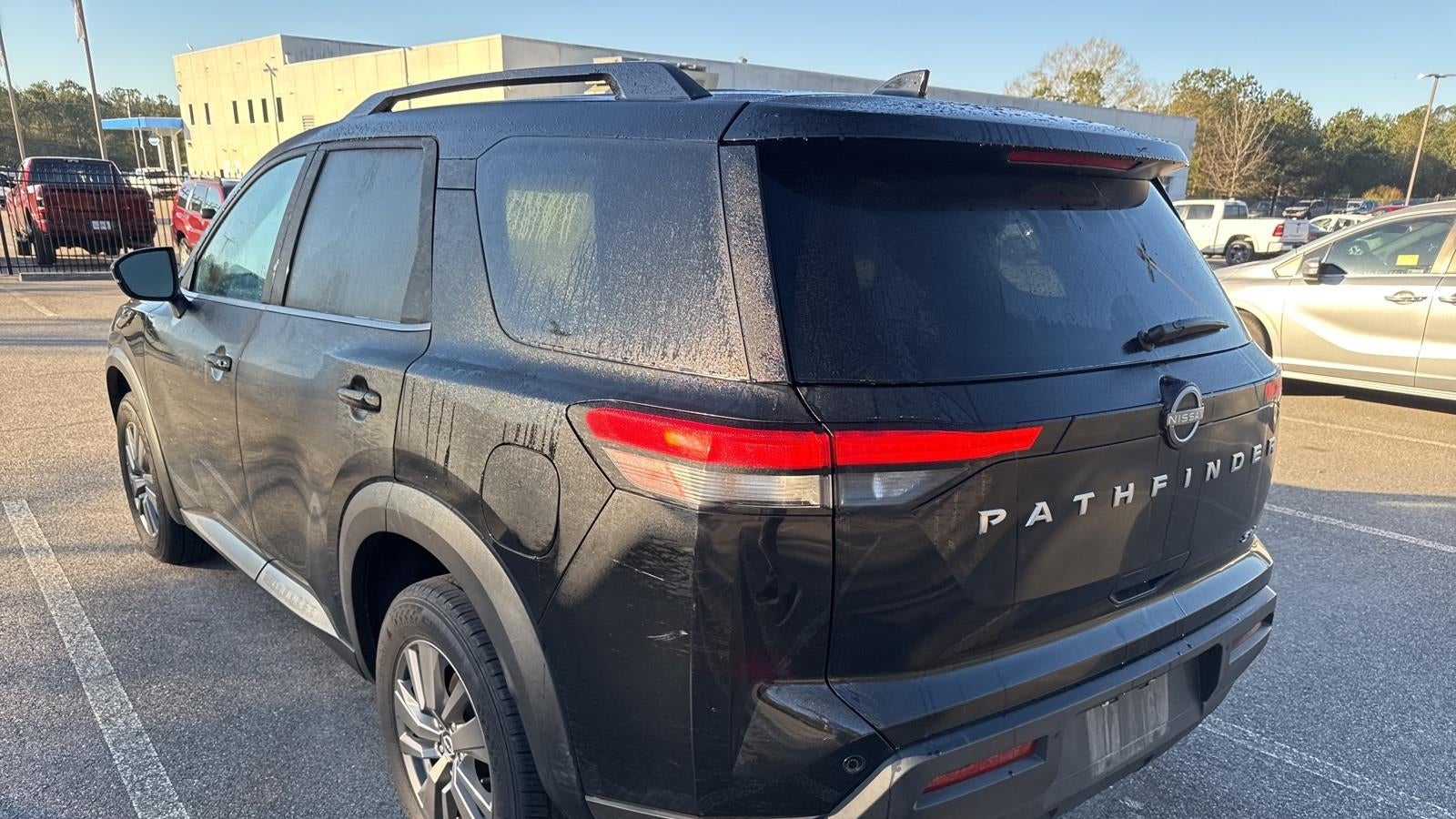 2024 Nissan Pathfinder SV