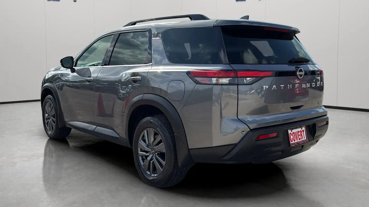 2024 Nissan Pathfinder SV
