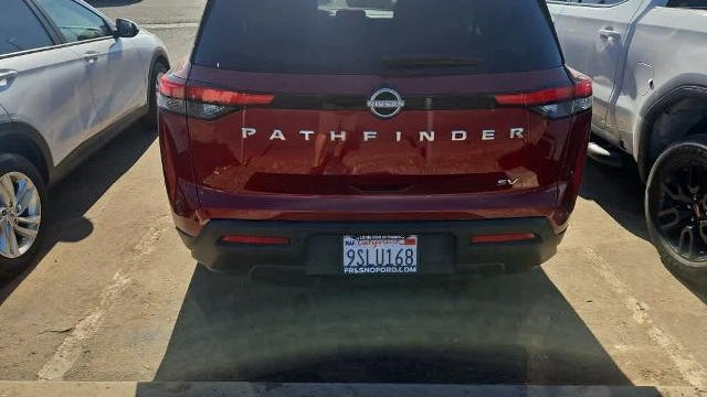 2024 Nissan Pathfinder SV
