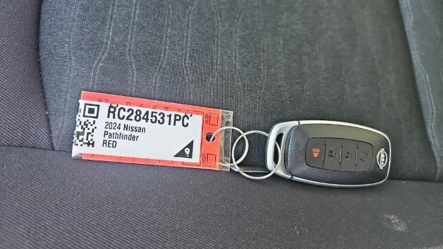 2024 Nissan Pathfinder SV