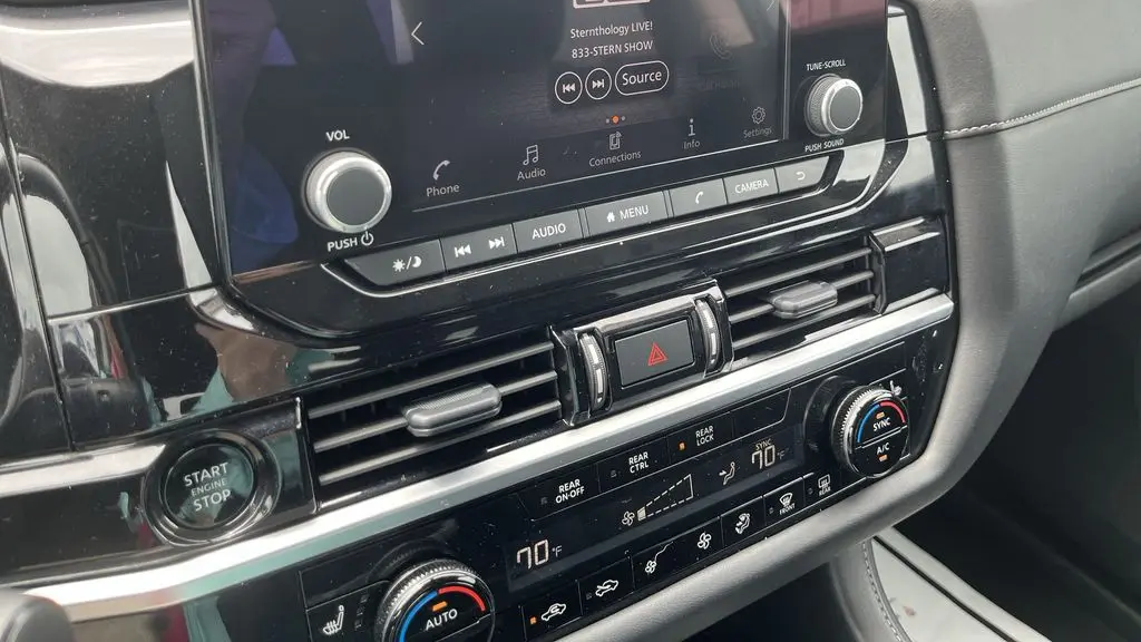 2025 Nissan Pathfinder SV