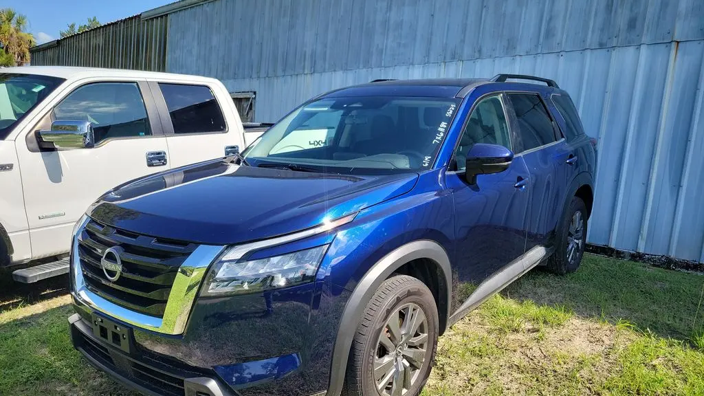 2025 Nissan Pathfinder SV