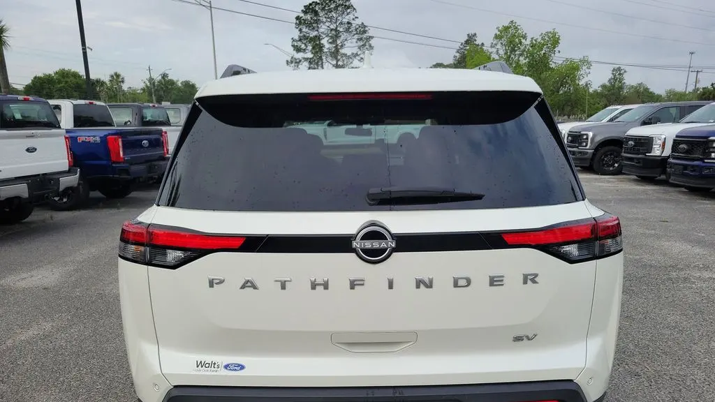 2024 Nissan Pathfinder SV