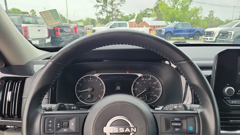 2024 Nissan Pathfinder SV