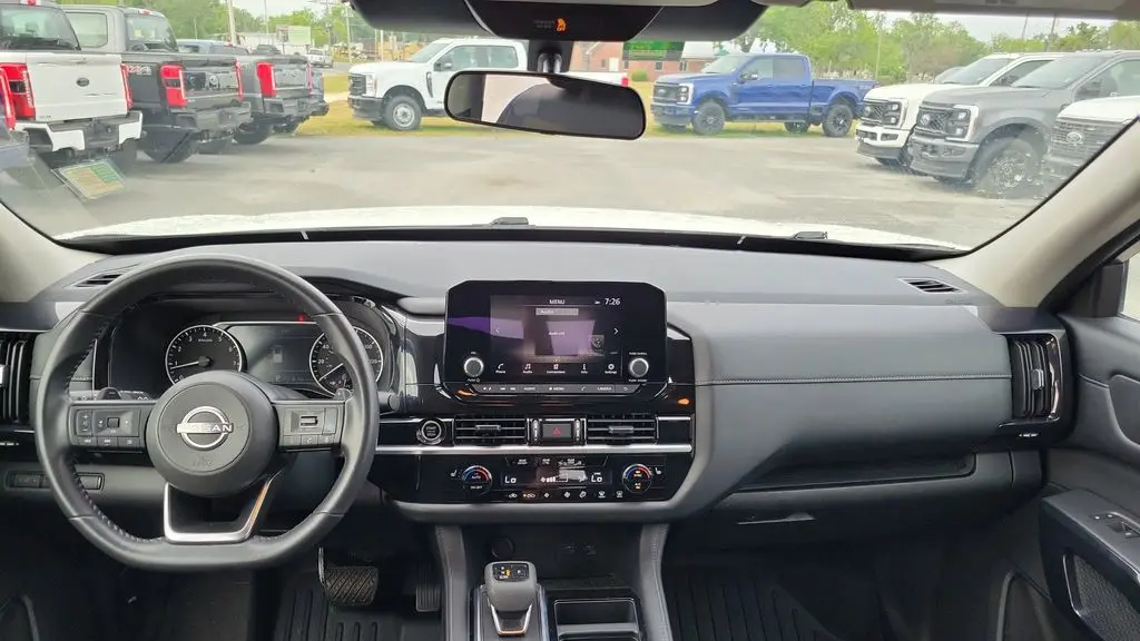 2024 Nissan Pathfinder SV