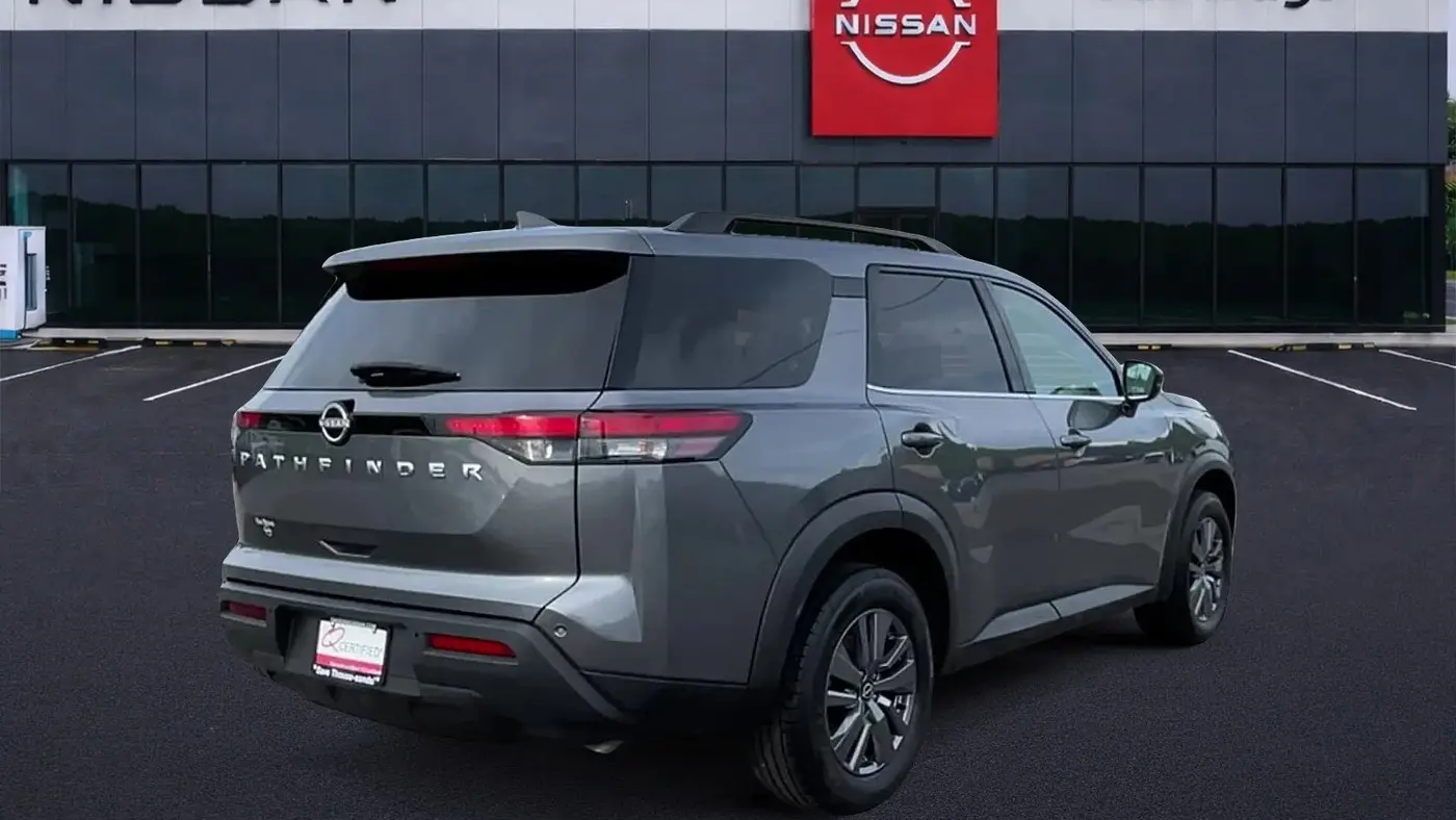 2025 Nissan Pathfinder SV