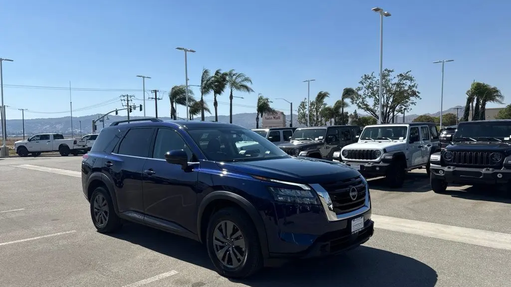 2024 Nissan Pathfinder SV