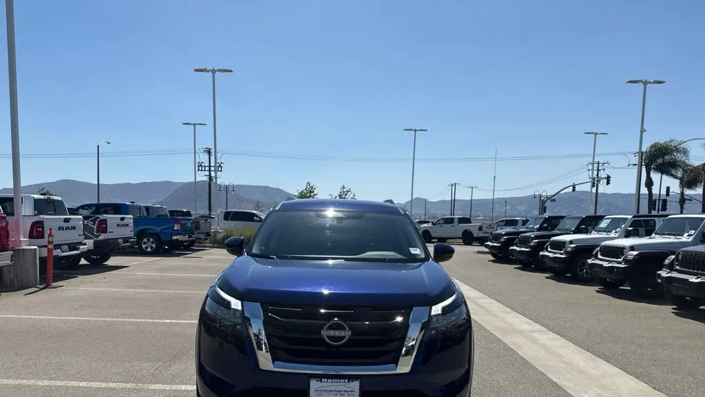 2024 Nissan Pathfinder SV
