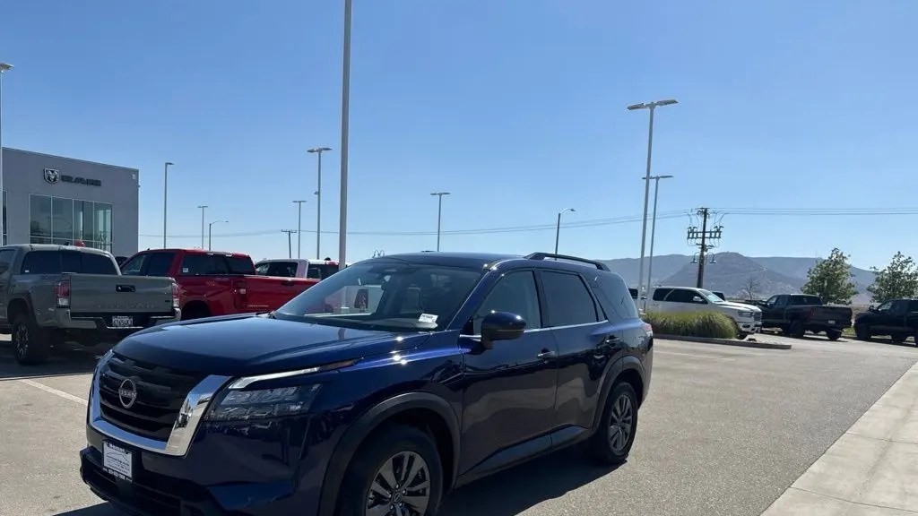 2024 Nissan Pathfinder SV