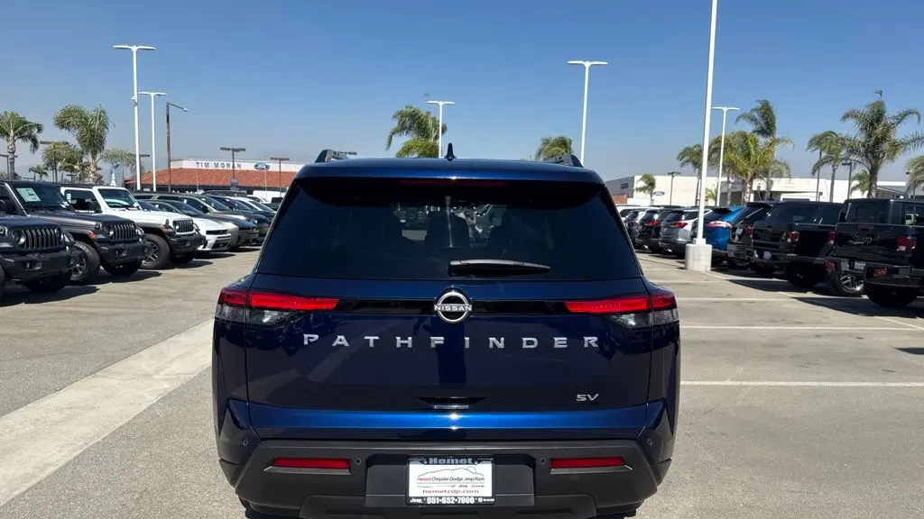 2024 Nissan Pathfinder SV