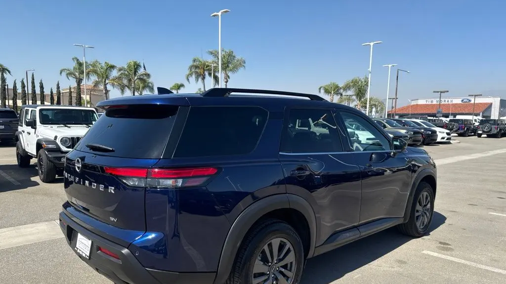 2024 Nissan Pathfinder SV