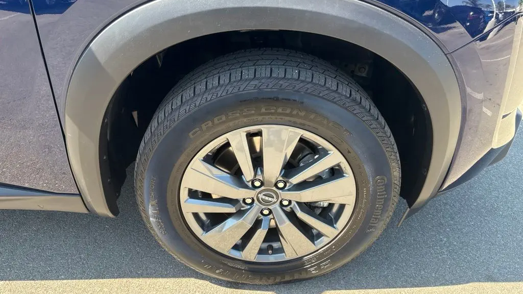 2024 Nissan Pathfinder SV