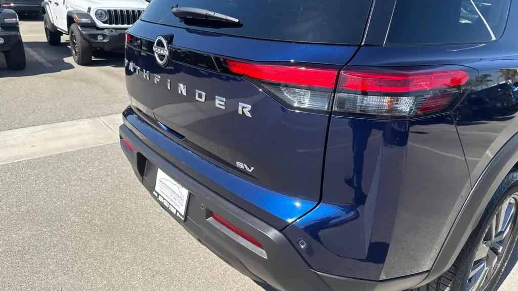 2024 Nissan Pathfinder SV