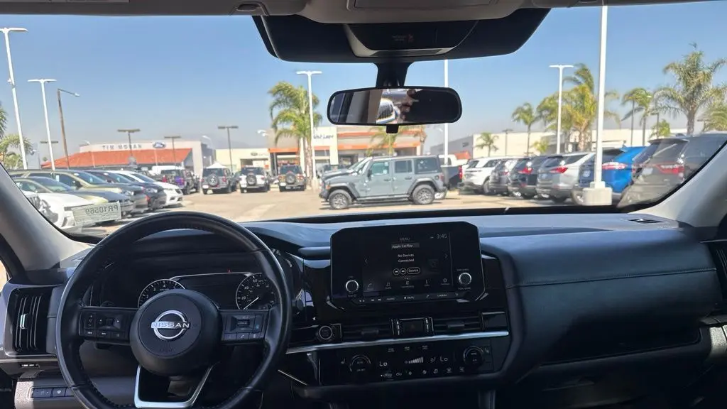 2024 Nissan Pathfinder SV