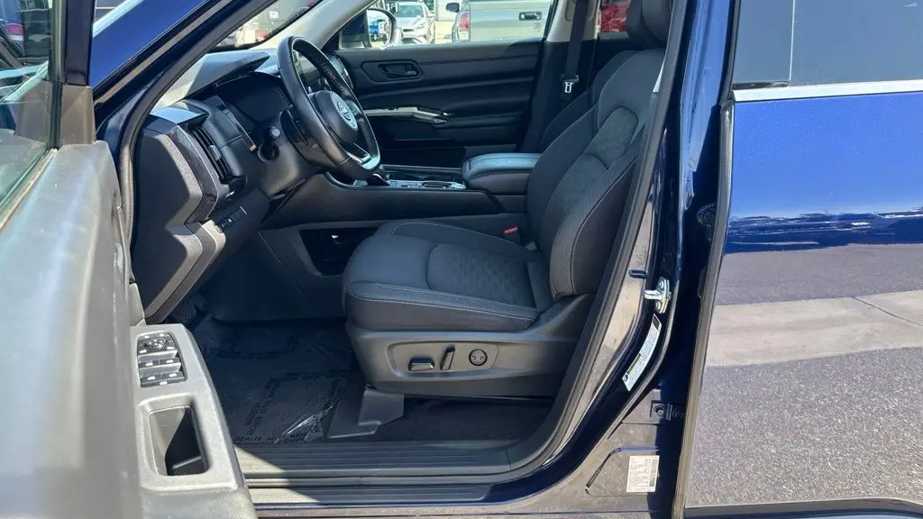 2024 Nissan Pathfinder SV