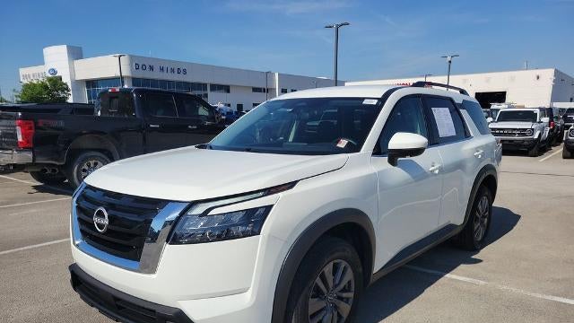 2024 Nissan Pathfinder SV