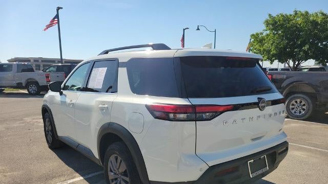 2024 Nissan Pathfinder SV
