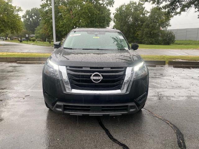 2025 Nissan Pathfinder SV — photo 1 of 12
