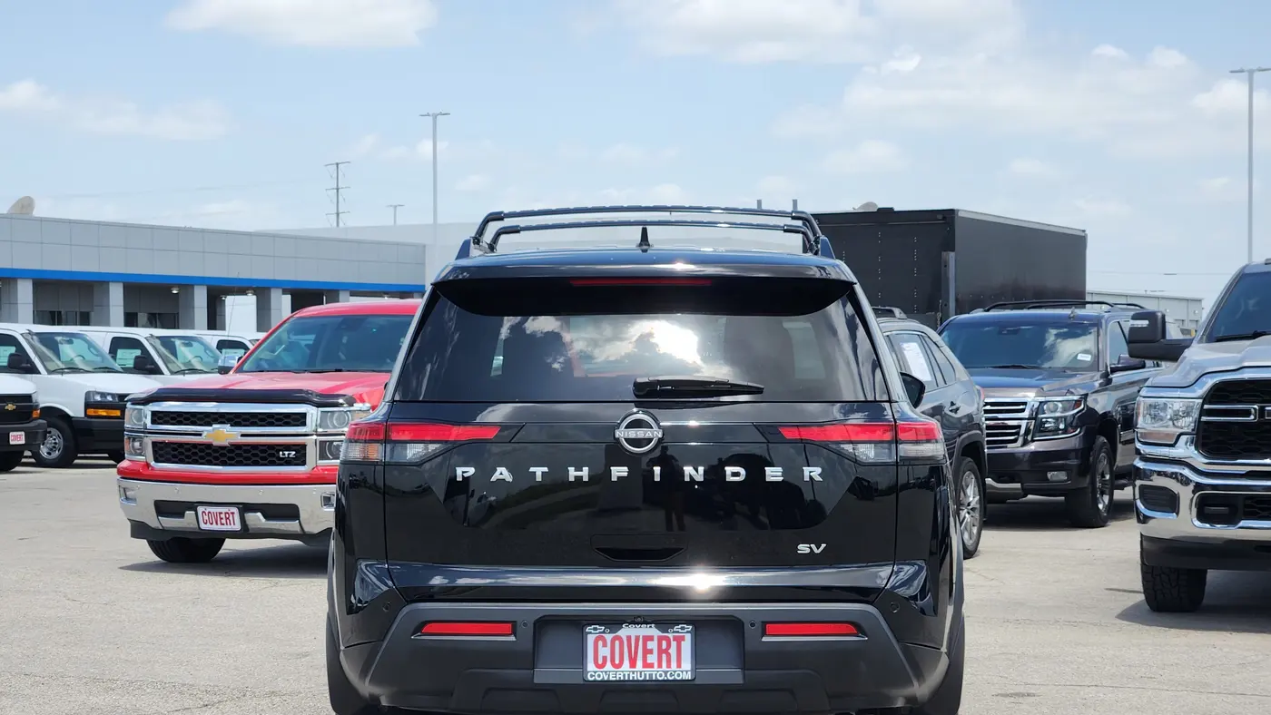 2022 Nissan Pathfinder SV