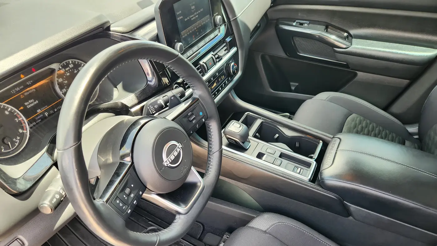 2022 Nissan Pathfinder SV