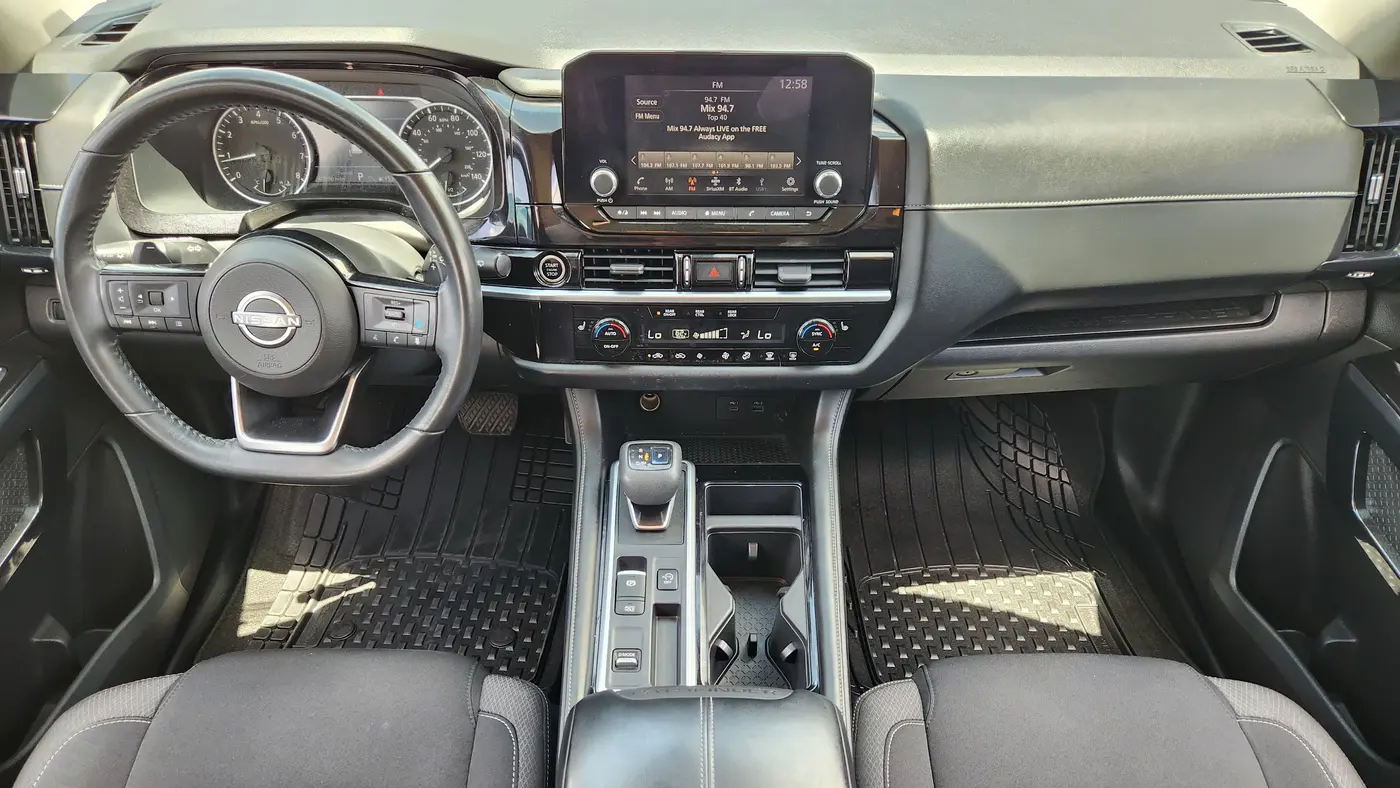 2022 Nissan Pathfinder SV