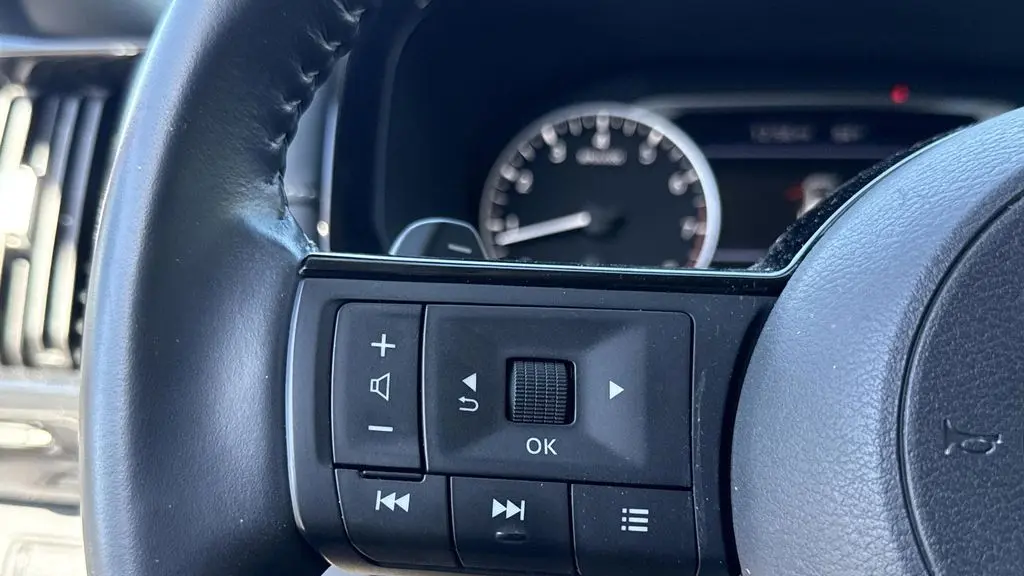 2023 Nissan Pathfinder SV