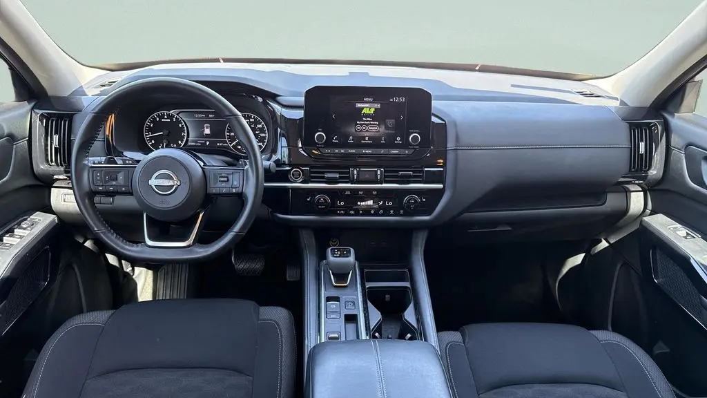 2023 Nissan Pathfinder SV