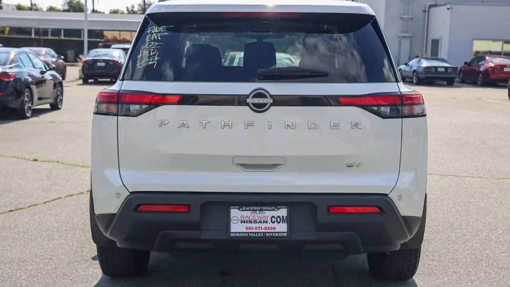 2024 Nissan Pathfinder SV