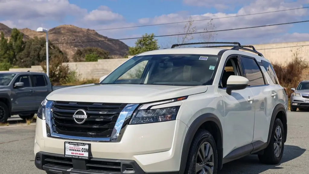 2024 Nissan Pathfinder SV