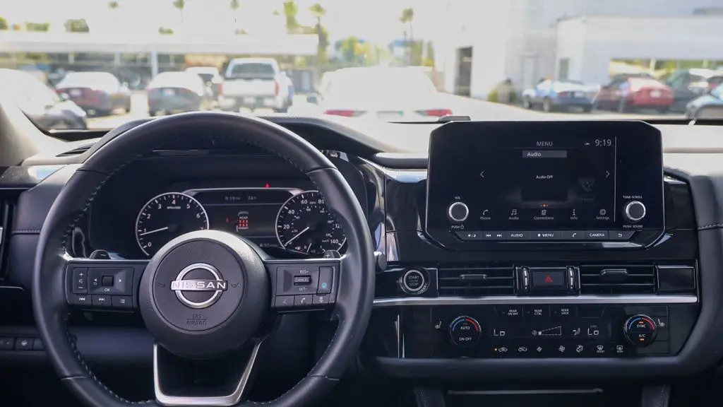 2024 Nissan Pathfinder SV