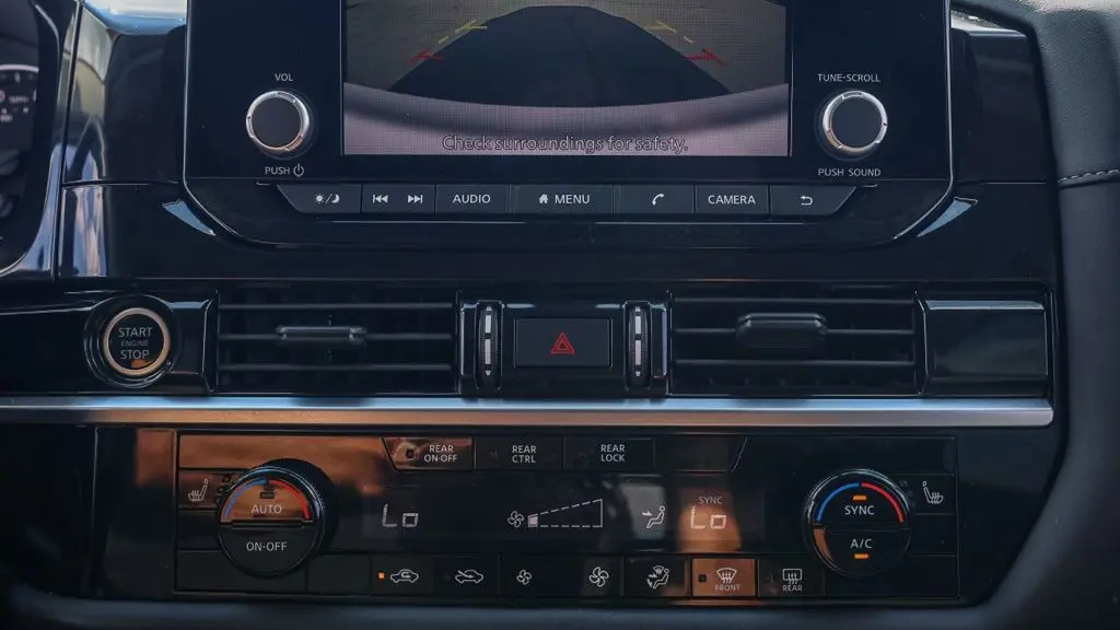 2024 Nissan Pathfinder SV