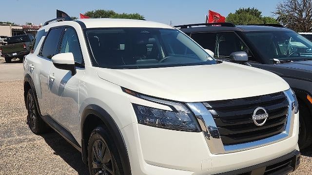 2024 Nissan Pathfinder SV